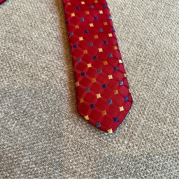 Jos A Bank Silk Made in the USA Diamonds Circles Gold Blue Red Professional Tie - Picture 6 of 10